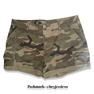 ✪ ℂ𝕒𝕞𝕠 𝕊𝕙𝕠𝕣𝕥𝕤, 𝕊𝕚𝕫𝕖 𝟙𝟚 ✪